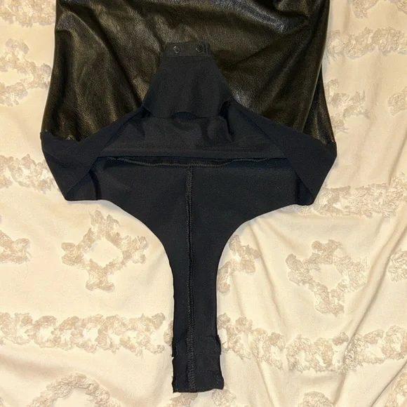 NWT Commando Brand Faux Leather One Shoulder Bodysuit Sz XS - Picture 3 of 7